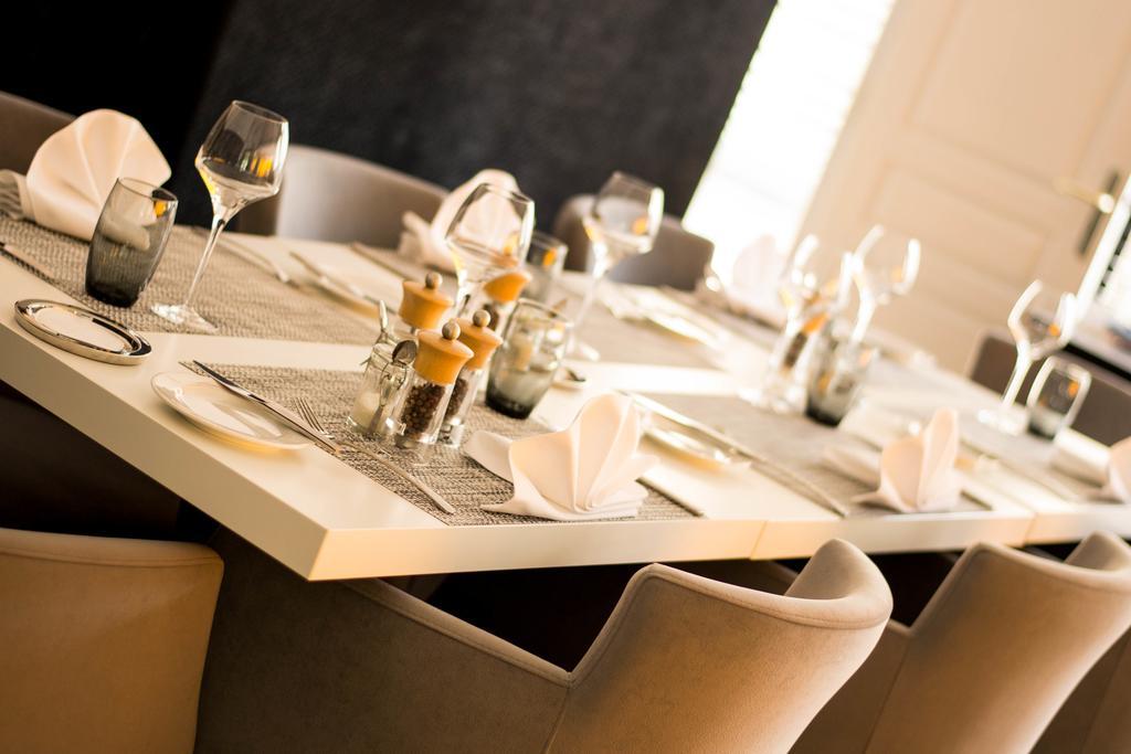 Hotel Restaurant Des Remparts Chaumont  Eksteriør bilde